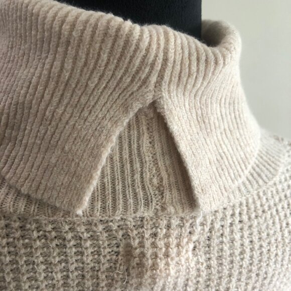 Aerie‎ Cozy Oversized Beige Turtleneck Sweater Casual & Warm Size Medium NWT - Picture 5 of 11